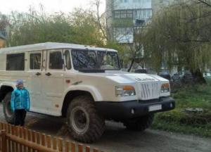 В Украине автолюбитель создал внедорожник гигантских размеров (фото, видео)