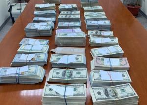 В Киеве у врача-трансплантолога изъяли около миллиона долларов (фото)