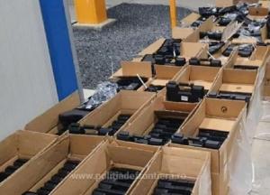 На румыно-украинской границе задержан грузовик со 143 ящиками оружия (фото)