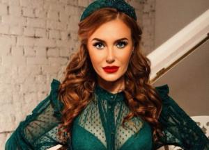 "Он преследует меня с угрозами": в квартиру к известной певице пытался вломиться поклонник (видео)