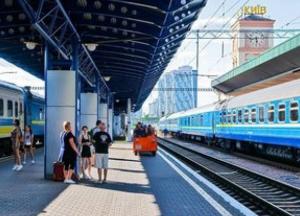 Рух поїздів у Києві не зупинявся: вокзали неушкоджені, можливі затримки