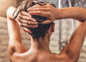 Дерматологи рассказали, как правильно принимать душ 