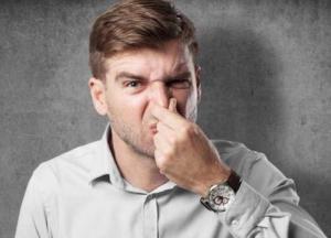 Медики рассказали, почему от непьющего человека исходит запах алкоголя