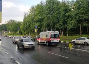 ​В Харькове 17-летний парень выпал из кабины канатной дороги и попал под машину (видео)