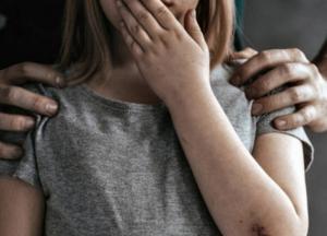В Винницкой области мужчина избил и изнасиловал шестилетнюю девочку