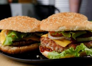 Диетологи перечислили наиболее полезные для здоровья гамбургеры