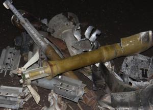 На Приазовье военные собрали новогоднюю елку из боеприпасов боевиков (фото) 