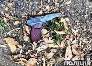 Житель Днепропетровщины ранил двух человек и скрылся на их авто