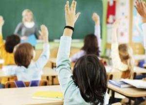 Буквы вместо баллов: для учащихся 1-4 классов изменят систему оценивания 