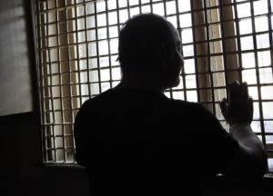 В Запорожье двое заключенных продали несуществующих товаров на четверть миллиона гривен