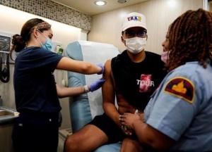 Pfizer и Moderna вызывают проблемы с сердцем у мужчин - ученые