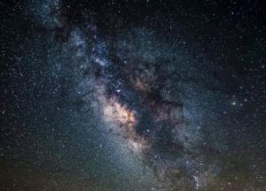 Ученые предрекают существование десятки тысяч черных дыр в центре нашей галактики