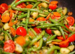 Ученые рассказали, почему жареные овощи полезнее вареных