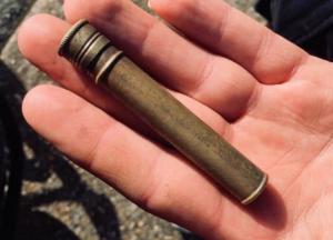 Смертельная находка из Третьего Рейха: семейная пара нашла на пляже капсулу с цианистым калием