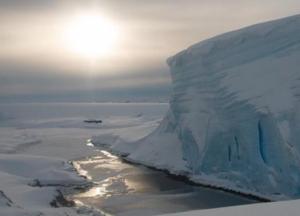 В Антарктиде откололся кусок ледника (фото)
