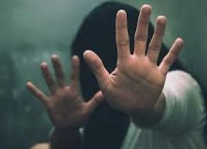 На Волыни мужчина в течение двух лет насиловал несовершеннолетнюю