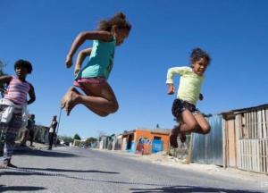 Названы лучшие страны для жизни детей