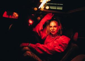 ​SLEZA выпустила клип на тему гендерных стереотипов в отношениях 