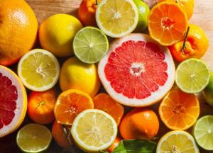 Медики рассказали, кому нельзя есть апельсины и другие цитрусовые