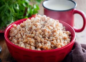 Медики рассказали, кому нельзя есть гречку