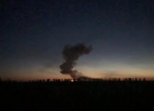 "Прильоти" і пожежі: окупанти атакували Миколаїв, ЗСУ одразу вгатила по складу боєприпасів російських військ (відео)