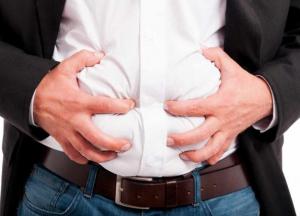 Медики назвали алкогольные напитки, вызывающие вздутие живота