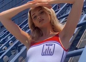 Ангел Victoria's Secret опубликовала соблазнительные фото в бассейне