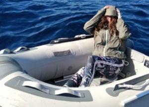 Туристка провела двое суток в открытом море: спаслась леденцами
