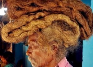 Житель Индии 40 лет не стриг и не мыл волосы (фото)