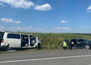 В Луганской области Toyota столкнулась с микроавтобусом, пострадали 9 человек