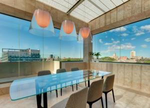 Скляні атріуми та тераси — як технології Aestech додають відчуття краси та безпеки на вулиці