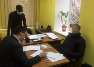 Коммерсант предлагал чиновникам два млн гривен взятки