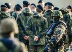 Германия выплатит компенсации уволенным из армии геям