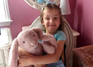 Судья не мог сдержать слез: тяжелобольную девочку с Донбасса удочерила американская семья