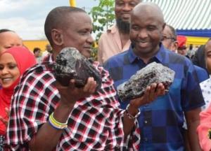 Редкий драгоценный камень сделал шахтера миллионером (фото)