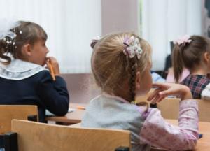 В Киеве приостановили набор первоклассников в школы