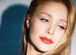 Тина Кароль позировала в кадре без штанов (фото) 