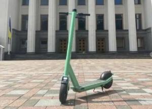 В Киеве снизили скорость всех прокатных самокатов до 20 км/ч