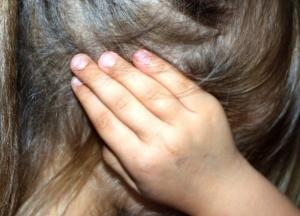 В Сумах мужчина изнасиловал 6-летнюю дочь своей сожительницы