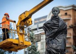 У Києві демонтують захисні конструкції з пам'яток для оцінки їхнього стану