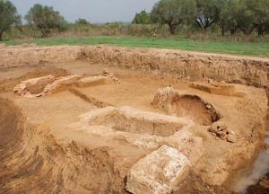 Археологи обнаружили загадочные гробницы в Греции, которым больше 2 тысяч лет (фото)