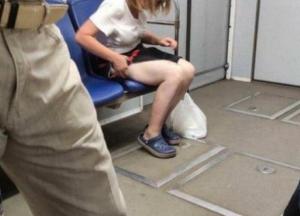 Женщина сняла трусы в киевском метро (фото)