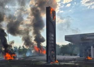 Удар дронів по заправці на Дніпропетровщині: є загиблий та поранені