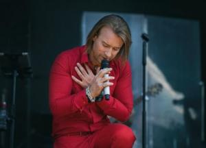 "Без слез слушать невозможно": Олег Винник спел песню о мире в Украине