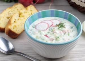 Диетолог рассказала, кому полезна и вредна окрошка