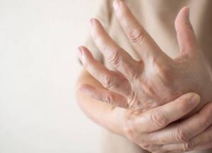 Врачи назвали еду, которая может вызвать или усилить артрит