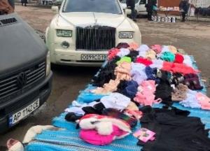 В Житомире продавец картошки приехала на рынок на элитном Rolls-Royce (фото)