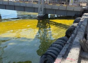 Обстріл Чорноморська: в акваторії порту стався масштабний розлив олії