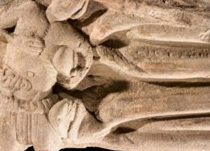 Археологи нашли в Шотландии каменную запись об убийстве XIII века