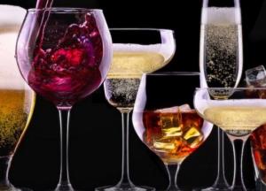 Стоматолог назвала самый опасный и наиболее щадящий алкоголь для зубов